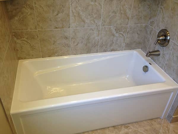 Fiberglass Bathtub with Custom Tile Surround Schaumburg